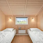 Maerta - 250m From The Sea By Interhome