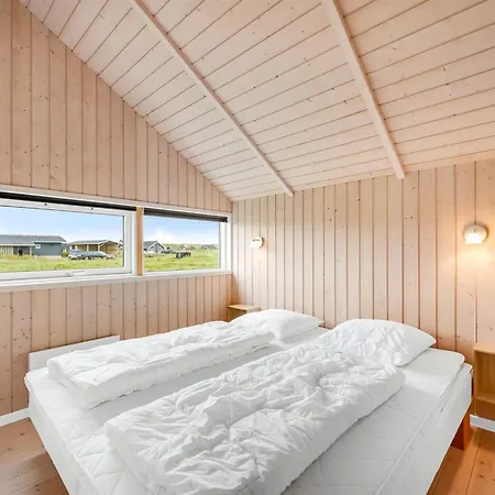 Maerta - 250m From The Sea By Interhome