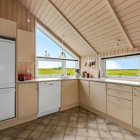 Maerta - 250m From The Sea By Interhome